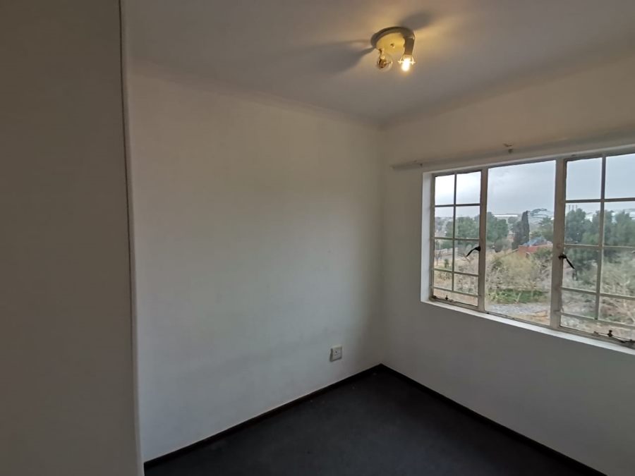 To Let 2 Bedroom Property for Rent in Kenmare Gauteng