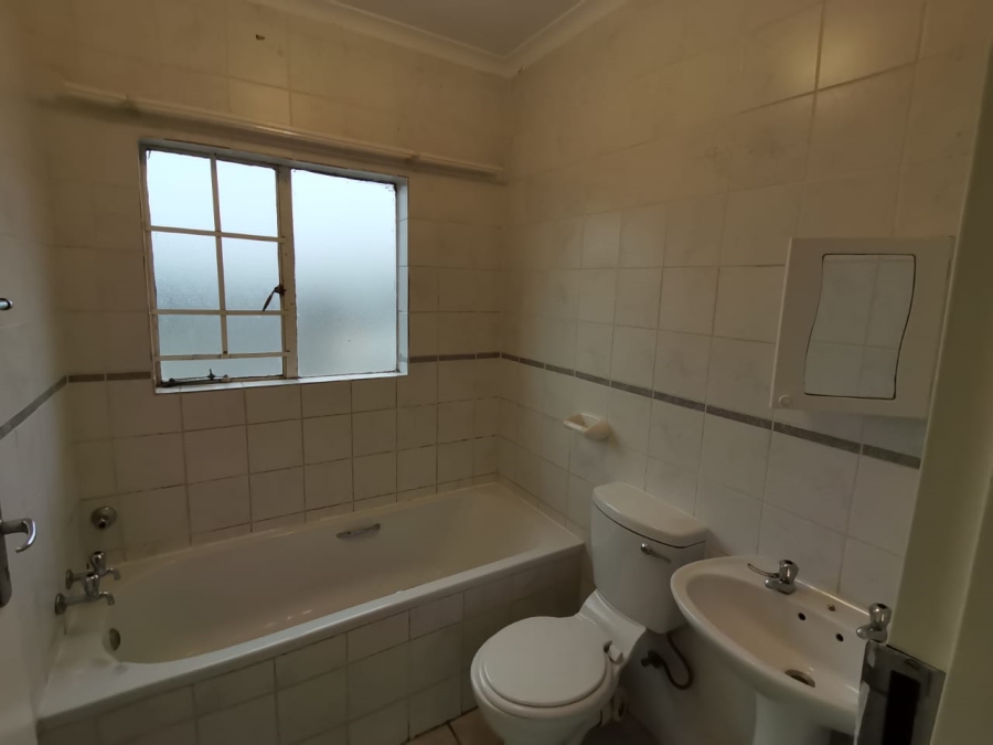 To Let 2 Bedroom Property for Rent in Kenmare Gauteng