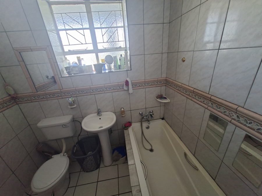 1 Bedroom Property for Sale in Lambton Gauteng