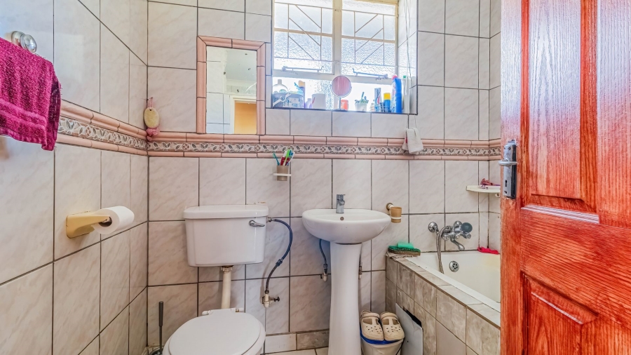 1 Bedroom Property for Sale in Lambton Gauteng
