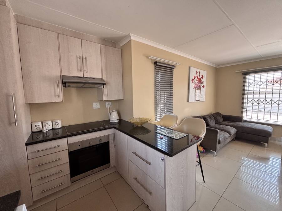 2 Bedroom Property for Sale in Azaadville Gardens Gauteng
