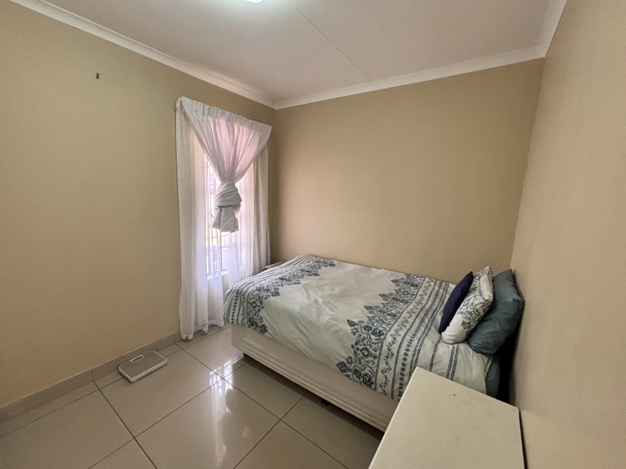 2 Bedroom Property for Sale in Azaadville Gardens Gauteng