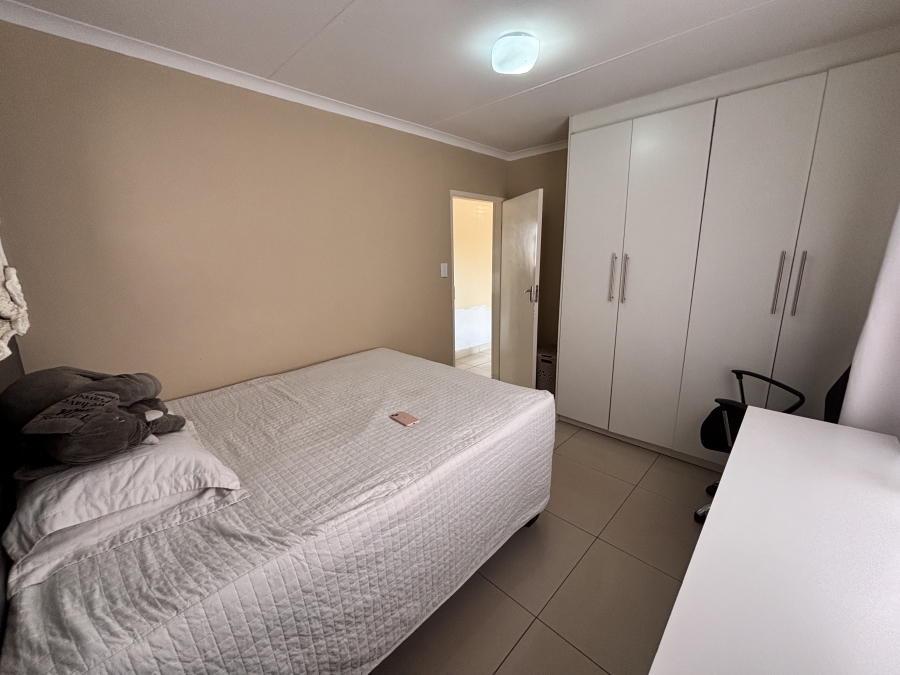 2 Bedroom Property for Sale in Azaadville Gardens Gauteng