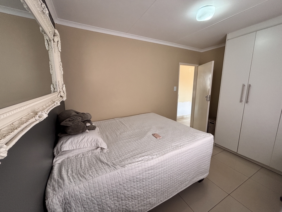 2 Bedroom Property for Sale in Azaadville Gardens Gauteng