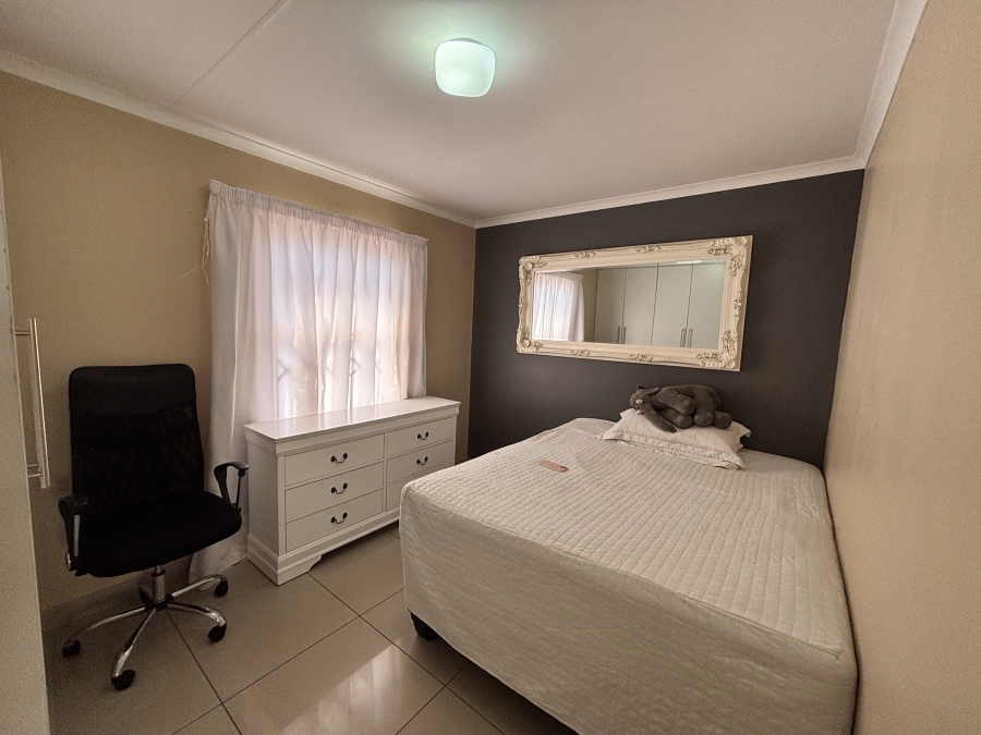 2 Bedroom Property for Sale in Azaadville Gardens Gauteng