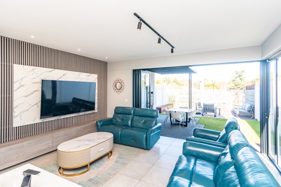 2 Bedroom Property for Sale in Hurlingham Gauteng