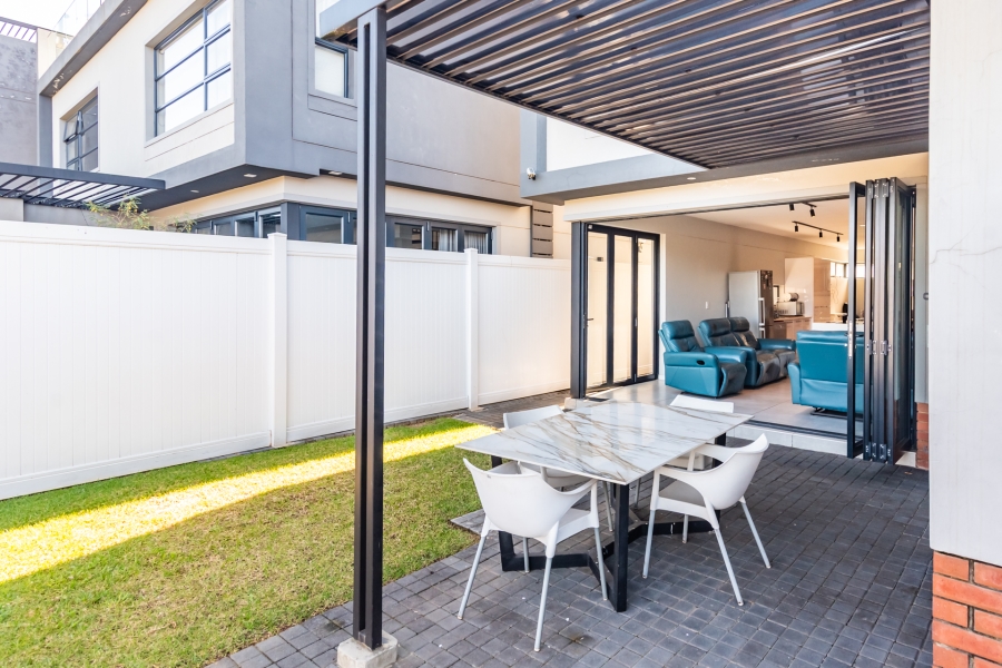 2 Bedroom Property for Sale in Hurlingham Gauteng