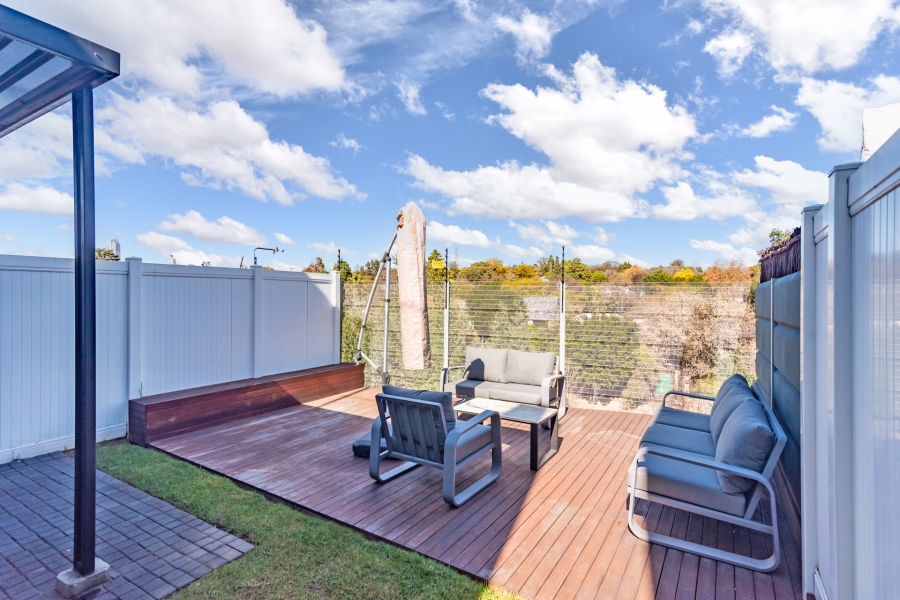 2 Bedroom Property for Sale in Hurlingham Gauteng