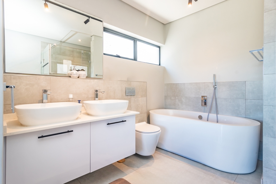 2 Bedroom Property for Sale in Hurlingham Gauteng