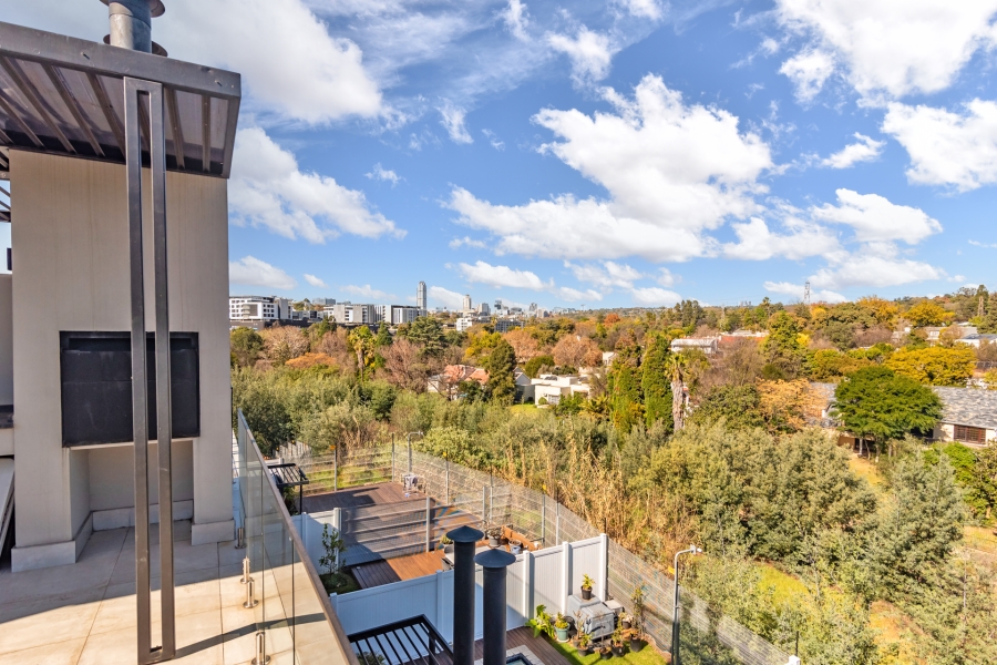 2 Bedroom Property for Sale in Hurlingham Gauteng