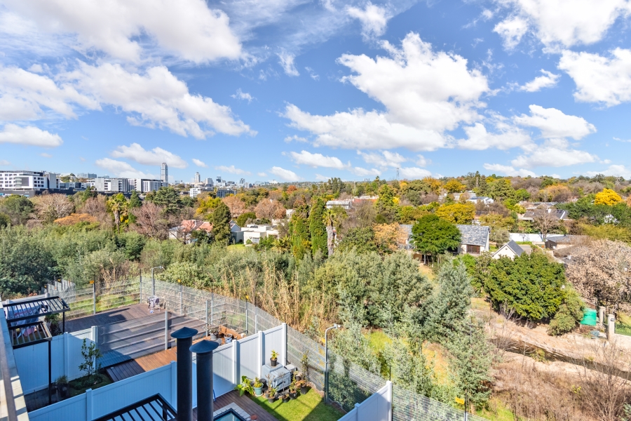 2 Bedroom Property for Sale in Hurlingham Gauteng