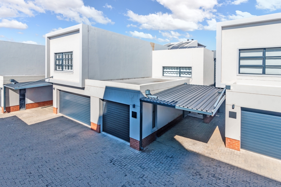 2 Bedroom Property for Sale in Hurlingham Gauteng