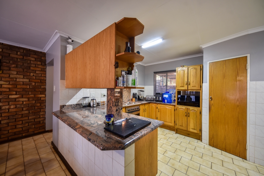 5 Bedroom Property for Sale in Doornpoort Gauteng