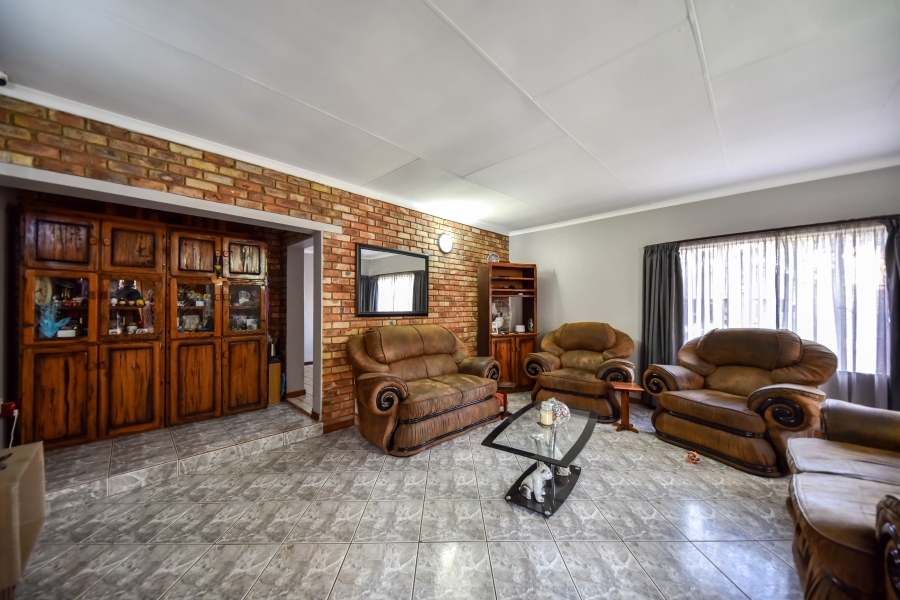5 Bedroom Property for Sale in Doornpoort Gauteng