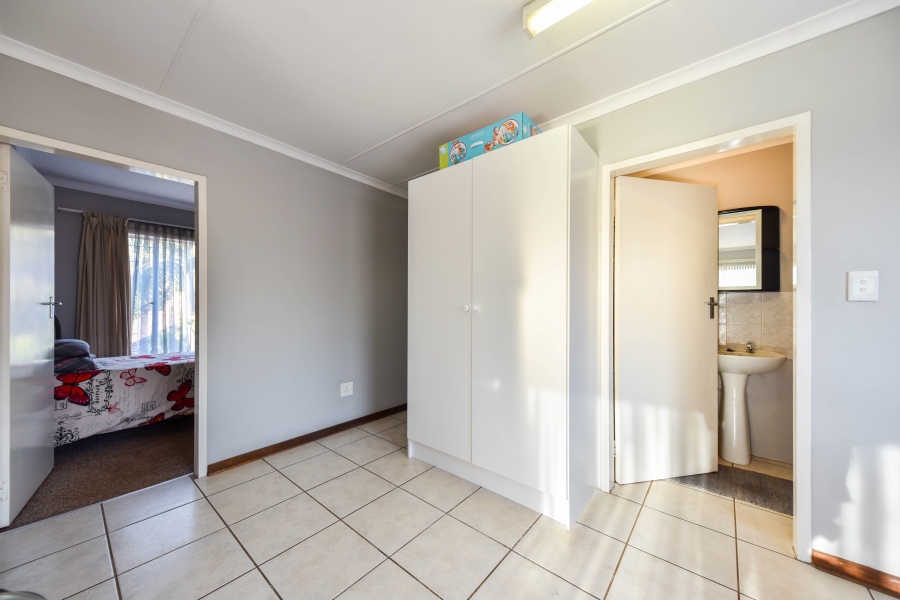 5 Bedroom Property for Sale in Doornpoort Gauteng