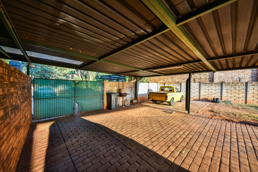 5 Bedroom Property for Sale in Doornpoort Gauteng