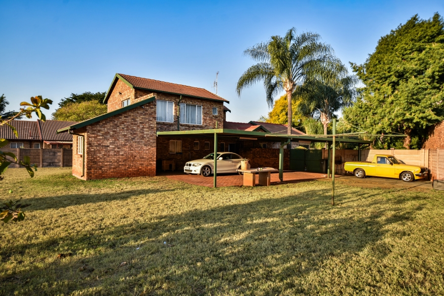 5 Bedroom Property for Sale in Doornpoort Gauteng