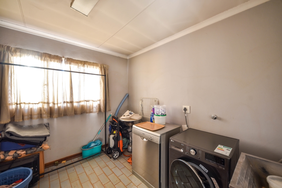 5 Bedroom Property for Sale in Doornpoort Gauteng