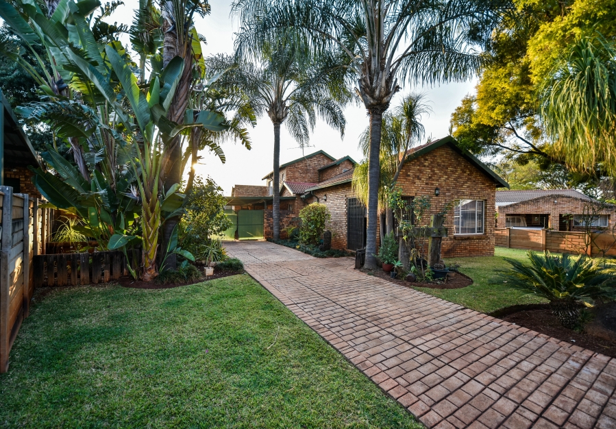 5 Bedroom Property for Sale in Doornpoort Gauteng