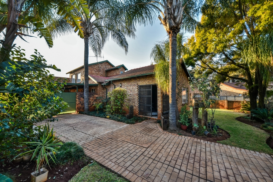 5 Bedroom Property for Sale in Doornpoort Gauteng