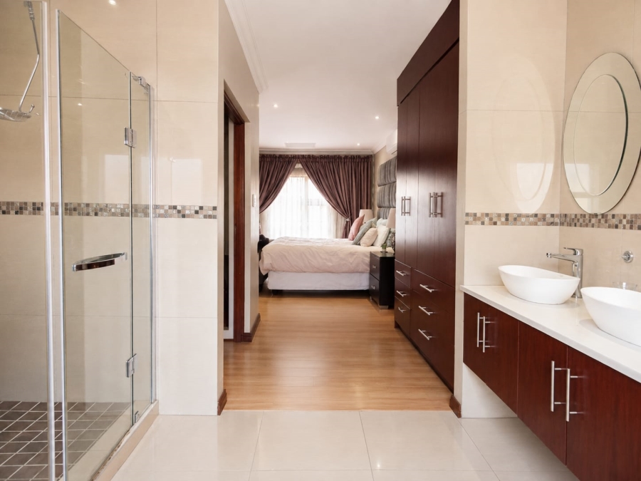5 Bedroom Property for Sale in Theresa Park Gauteng