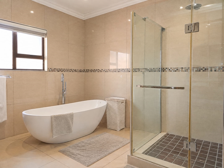 5 Bedroom Property for Sale in Theresa Park Gauteng