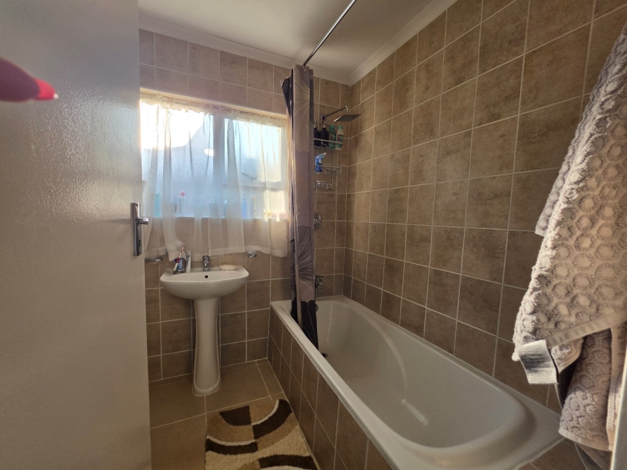 2 Bedroom Property for Sale in Misty Bay Gauteng