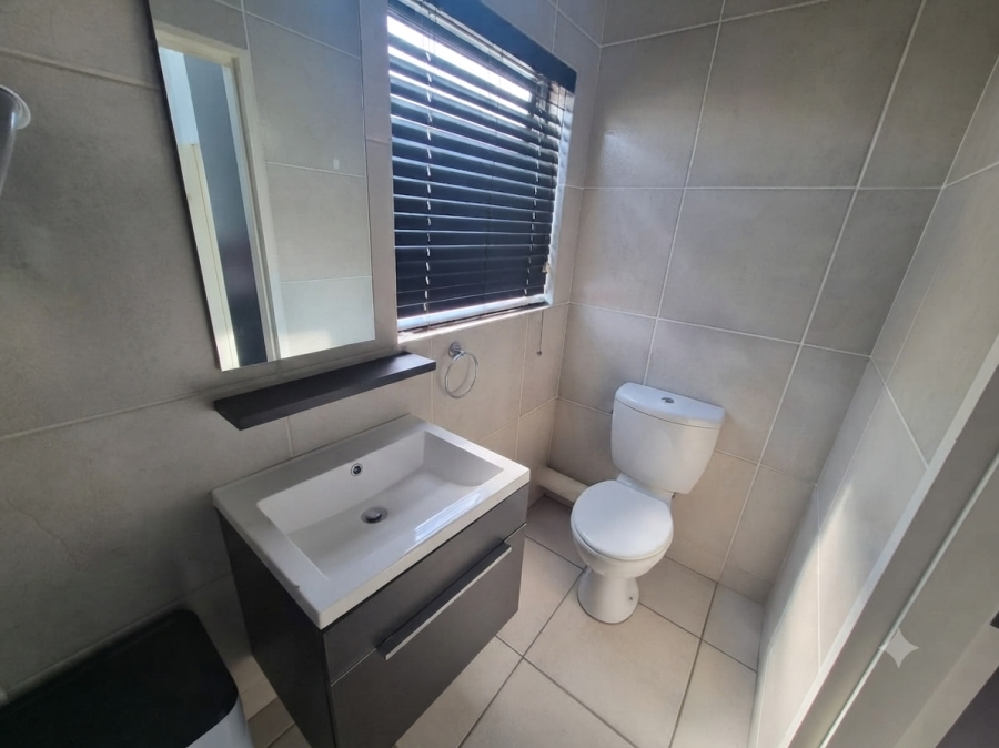 To Let 2 Bedroom Property for Rent in Greenstone Hill Gauteng