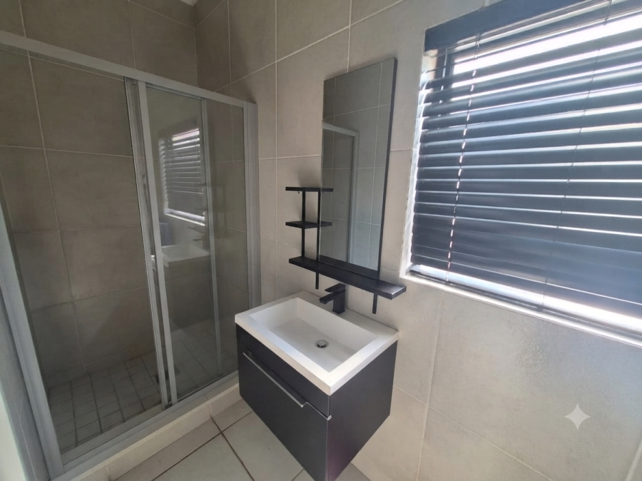 To Let 2 Bedroom Property for Rent in Greenstone Hill Gauteng
