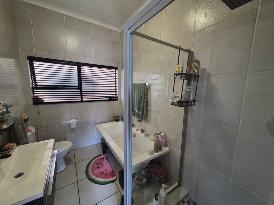 To Let 2 Bedroom Property for Rent in Greenstone Hill Gauteng