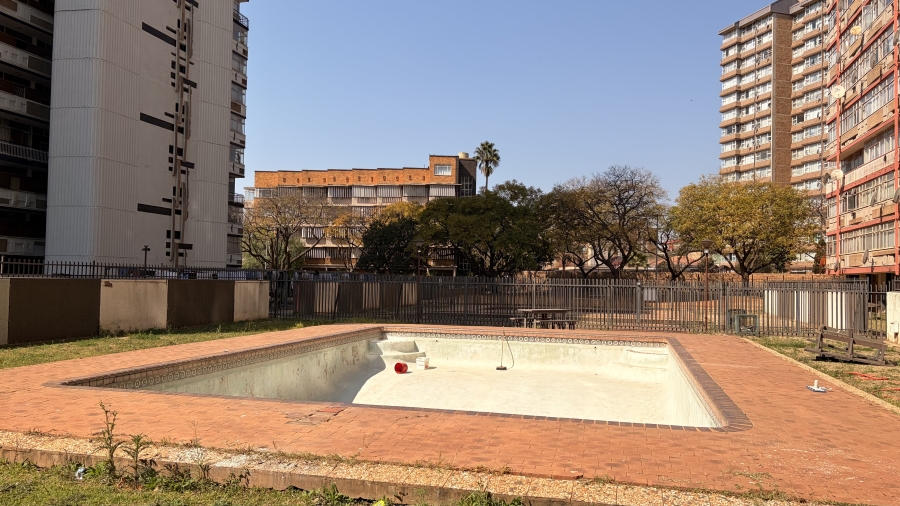 1 Bedroom Property for Sale in Sunnyside Gauteng