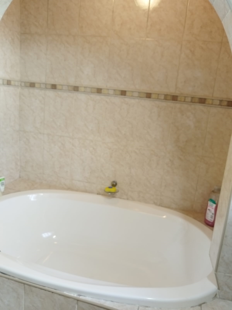 4 Bedroom Property for Sale in Van Riebeeck Park Gauteng