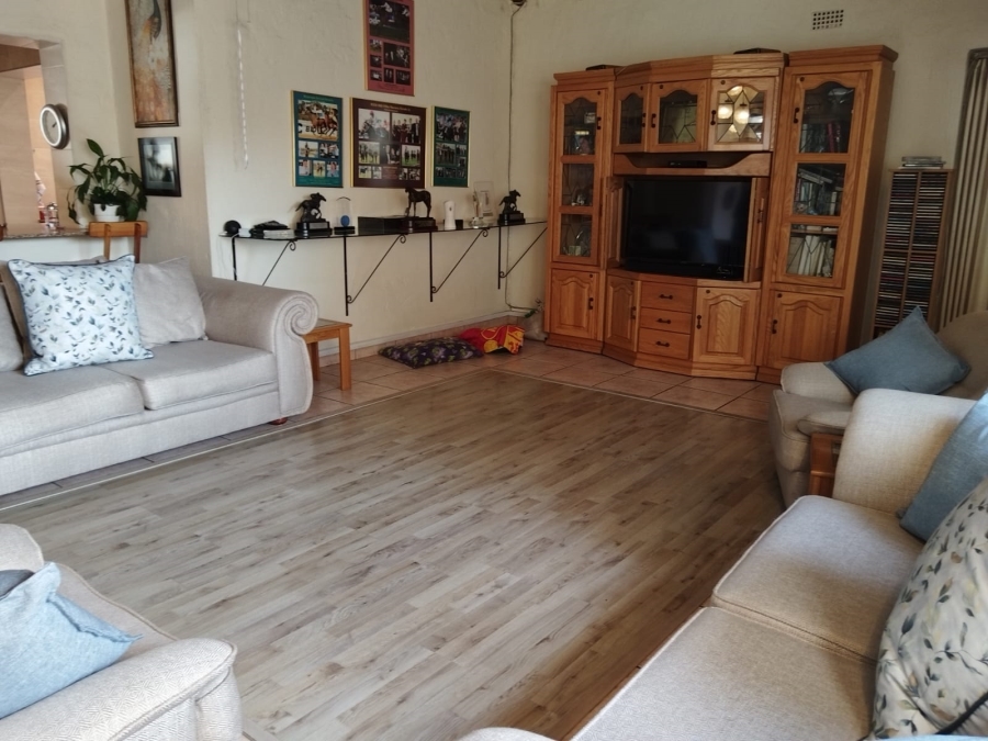 4 Bedroom Property for Sale in Van Riebeeck Park Gauteng