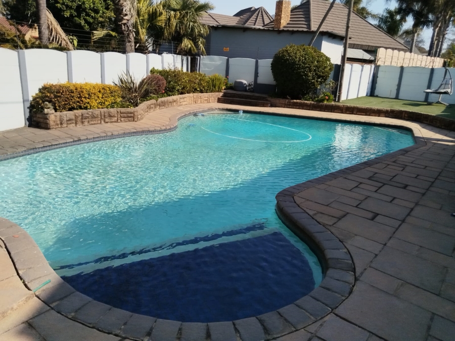 4 Bedroom Property for Sale in Van Riebeeck Park Gauteng
