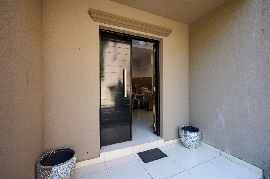 6 Bedroom Property for Sale in Khyber Rock Gauteng