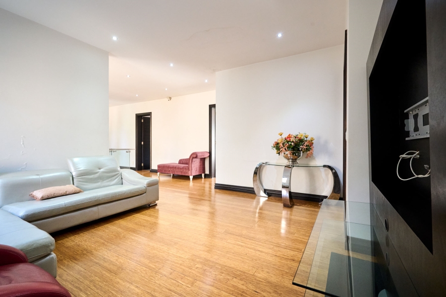 6 Bedroom Property for Sale in Khyber Rock Gauteng