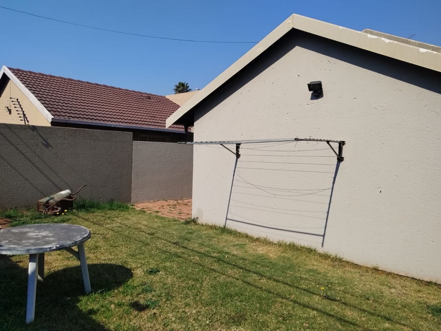 2 Bedroom Property for Sale in Van Riebeeck Park Gauteng