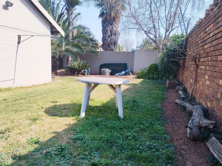 2 Bedroom Property for Sale in Van Riebeeck Park Gauteng