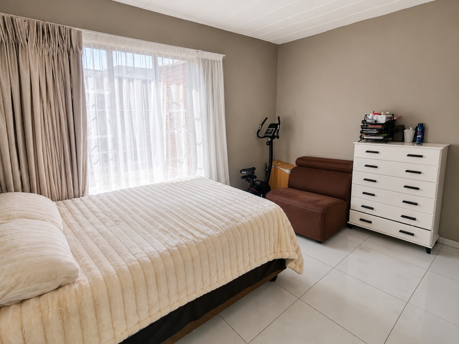 2 Bedroom Property for Sale in Noordwyk Gauteng