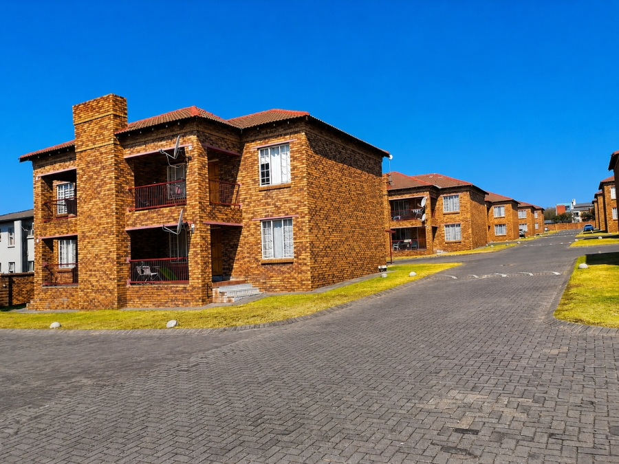 2 Bedroom Property for Sale in Noordwyk Gauteng