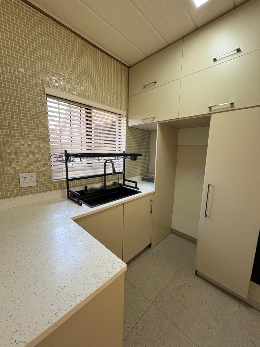 To Let 1 Bedroom Property for Rent in Sunninghill Gauteng