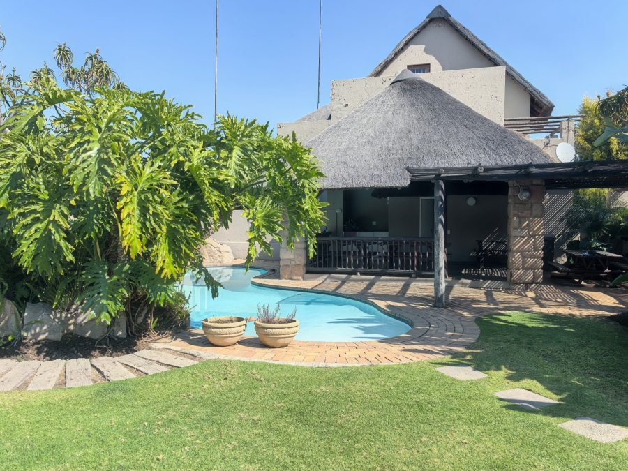 To Let 1 Bedroom Property for Rent in Sunninghill Gauteng