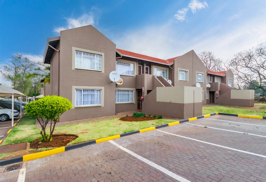 2 Bedroom Property for Sale in Die Hoewes Gauteng