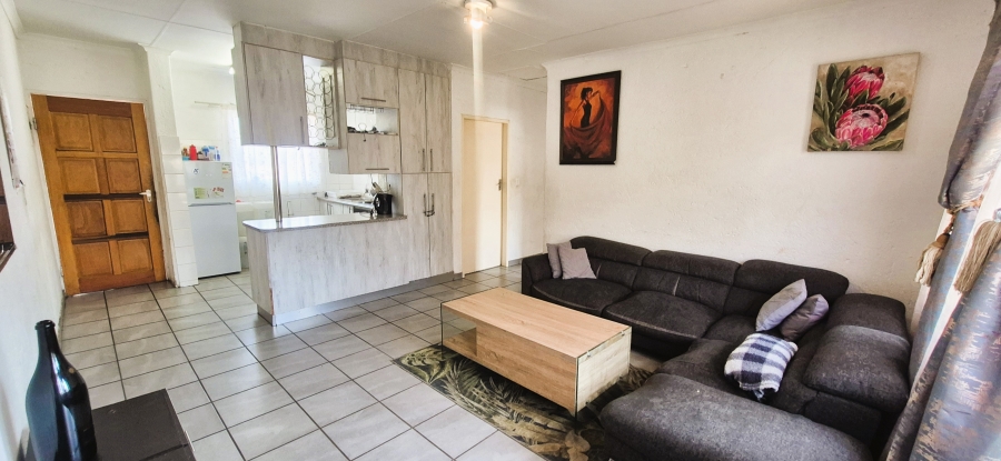 2 Bedroom Property for Sale in Die Hoewes Gauteng