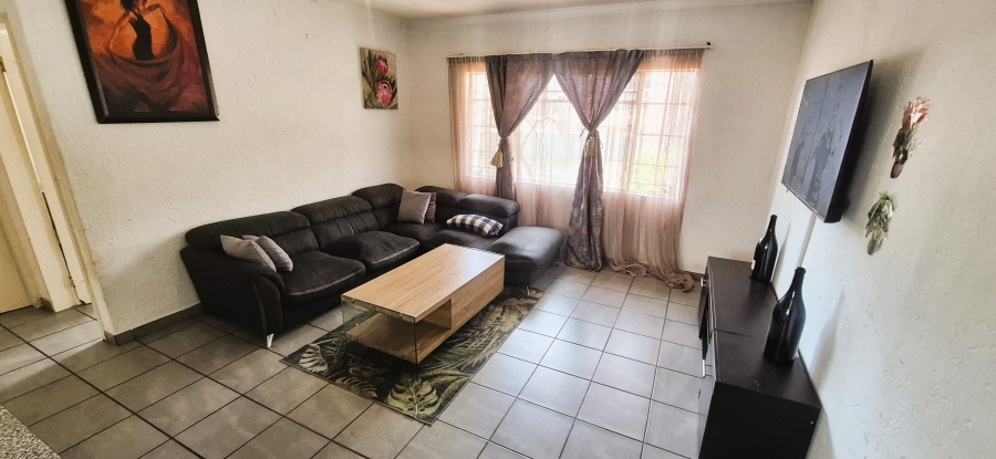 2 Bedroom Property for Sale in Die Hoewes Gauteng