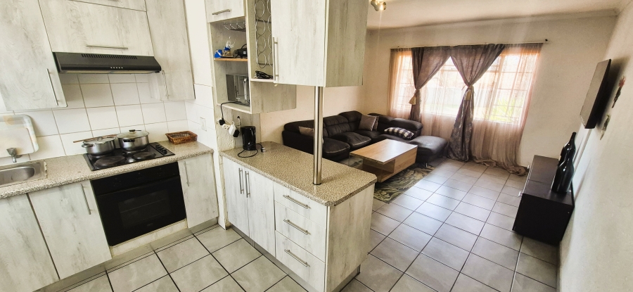2 Bedroom Property for Sale in Die Hoewes Gauteng