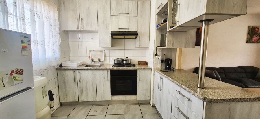 2 Bedroom Property for Sale in Die Hoewes Gauteng