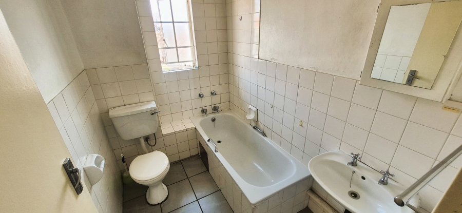 2 Bedroom Property for Sale in Die Hoewes Gauteng