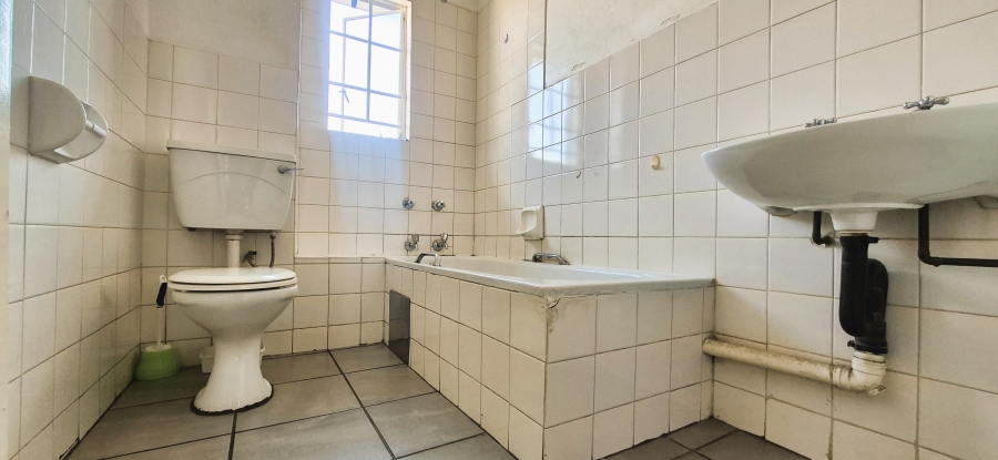 2 Bedroom Property for Sale in Die Hoewes Gauteng
