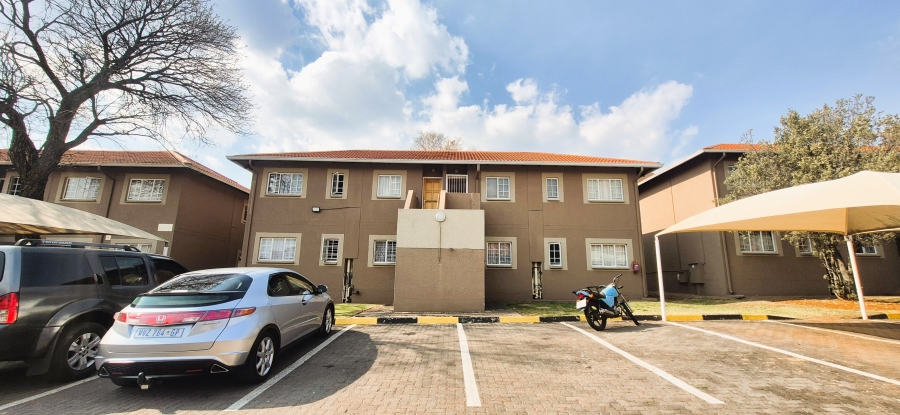 2 Bedroom Property for Sale in Die Hoewes Gauteng